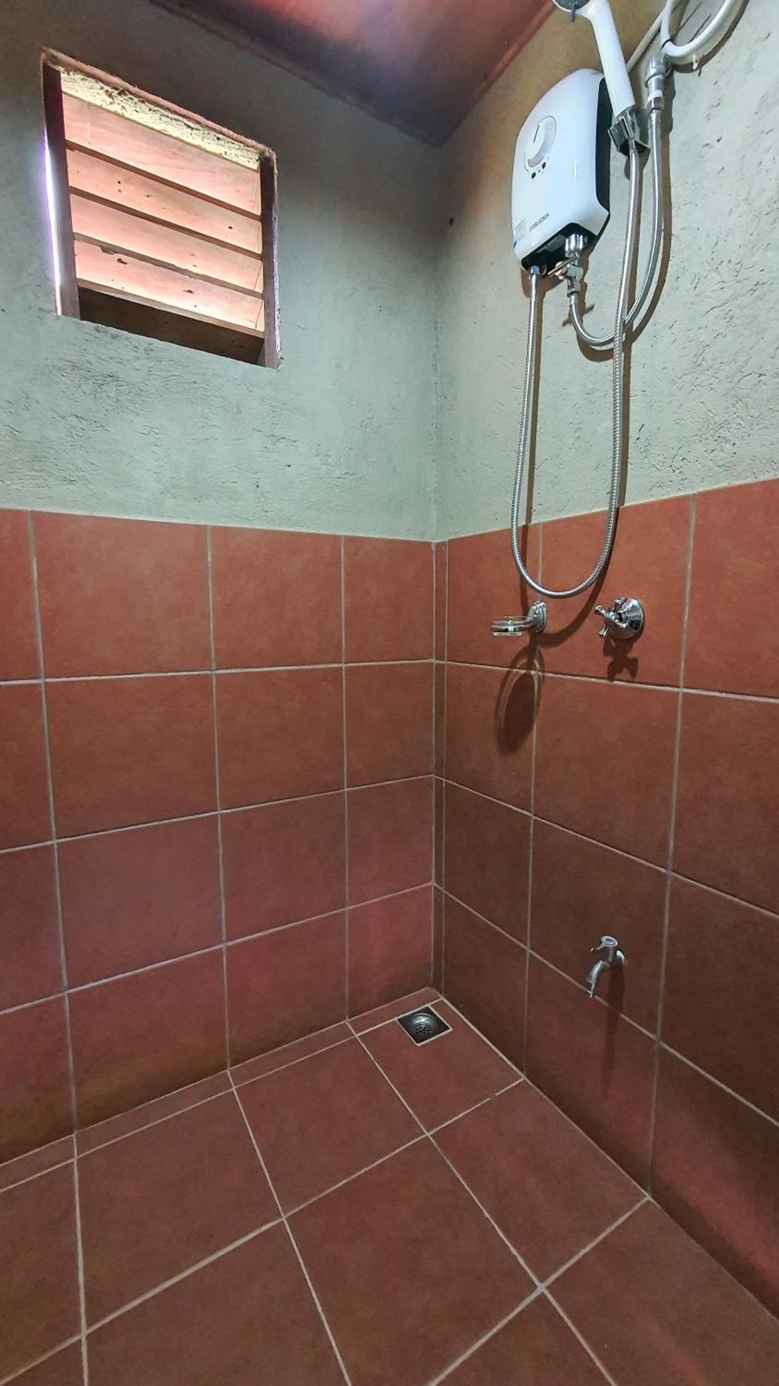 Lumban Spacio Caliraya Bed & Breakfast المظهر الخارجي الصورة